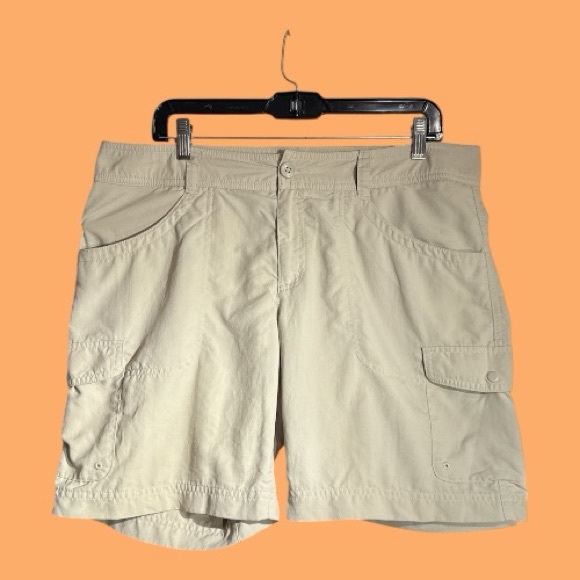 Columbia Sportswear Omni Wick Outdoor Adventure Khaki Shorts Women’s Size 14 - Picture 1 of 11